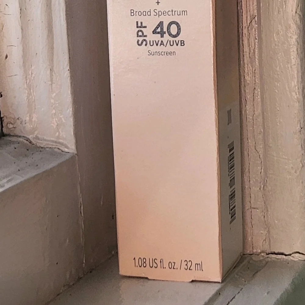NIB IT COSMETICS CC NUDE GLOW  SKIN TINT FOUNDATION IN FAIR LIGHT